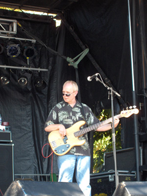 Peter Hodgson (Fender bass) of Checkmates/Rhinoceros